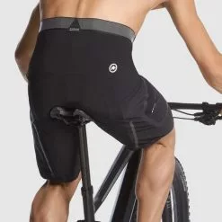 Assos TRAIL TACTICA Cargo Shorts T3 Black Series L -Gore Wear Butik Assos TRAIL TACTICA Cargo Shorts T3 Black Series L Baggy Shorts Black Series SS23 4