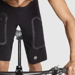 Assos TRAIL TACTICA Cargo Shorts T3 Black Series L -Gore Wear Butik Assos TRAIL TACTICA Cargo Shorts T3 Black Series L Baggy Shorts Black Series SS23 5